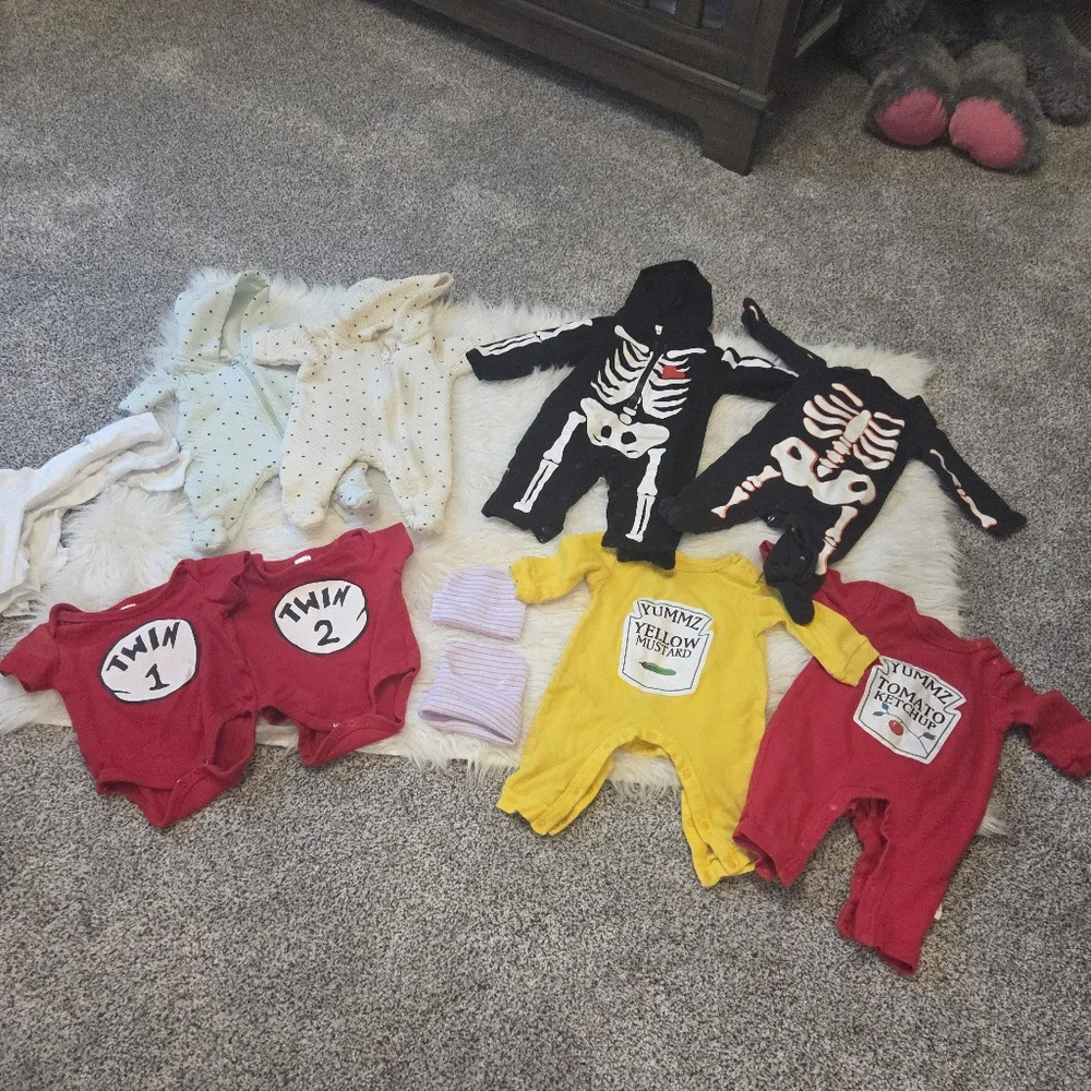 Baby Clothes TWINS Lot - Picture 1 of 16
